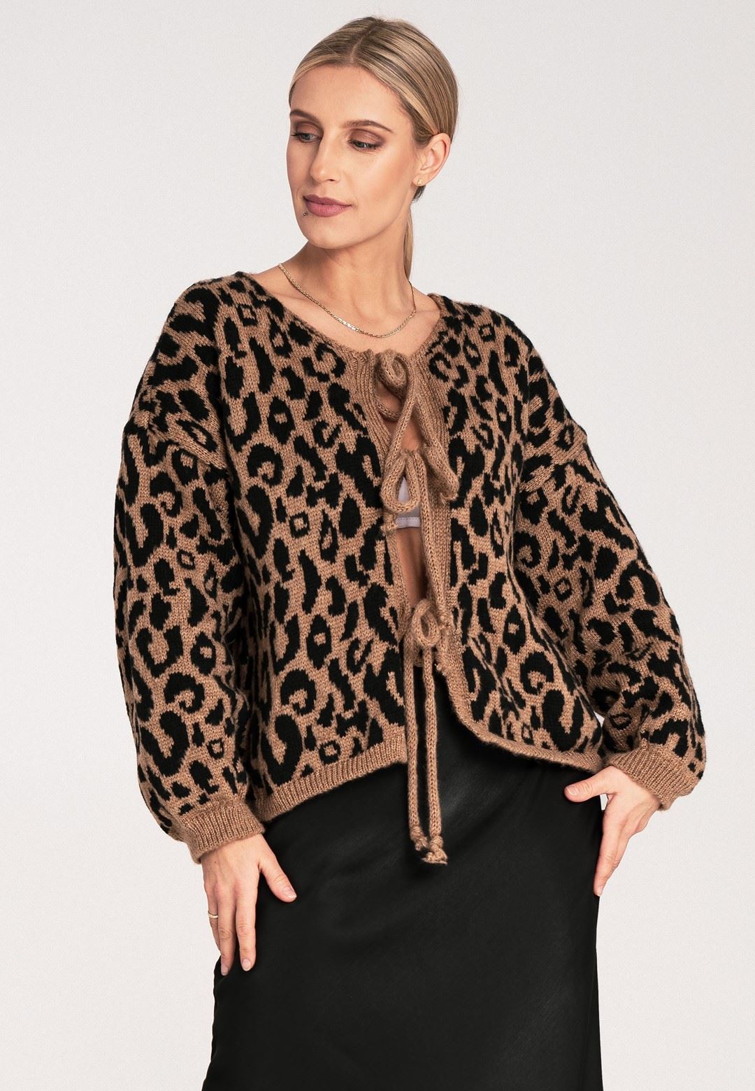 Sweater M1094 Black-Beige Oversized